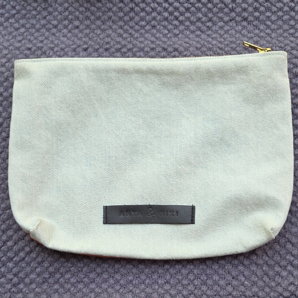 Anya & Niki Clara Pouch